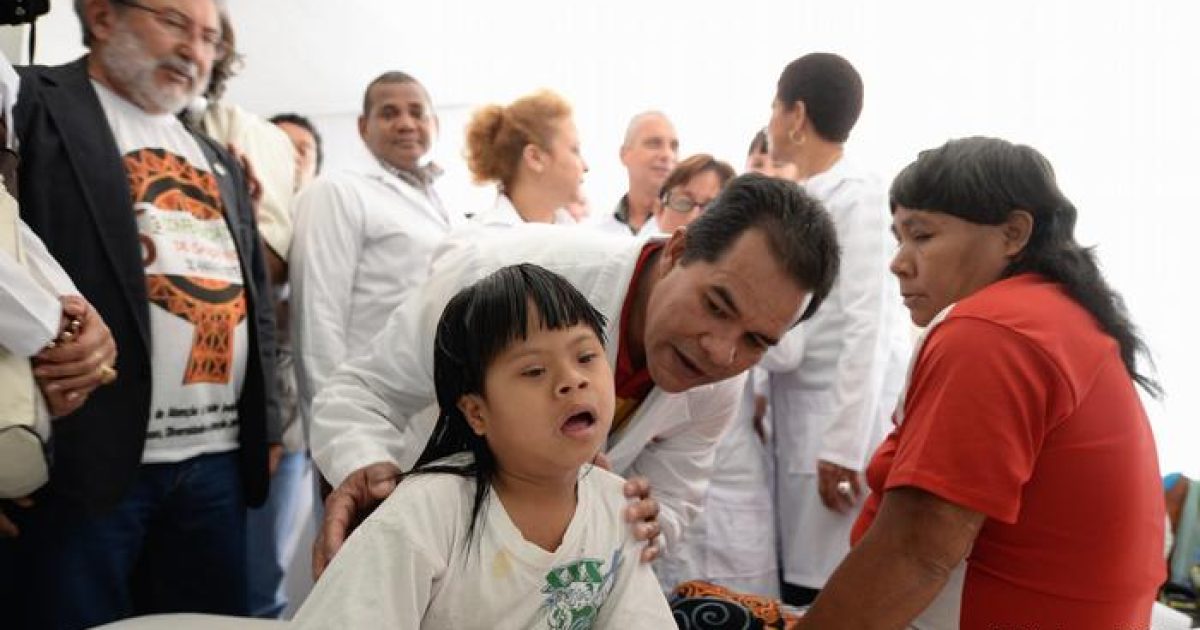 Médicos cubanos devem deixar o país entre o dia 25 de novembro e 25 de dezembro (Foto: Getty Images/AFP/E. Sa)