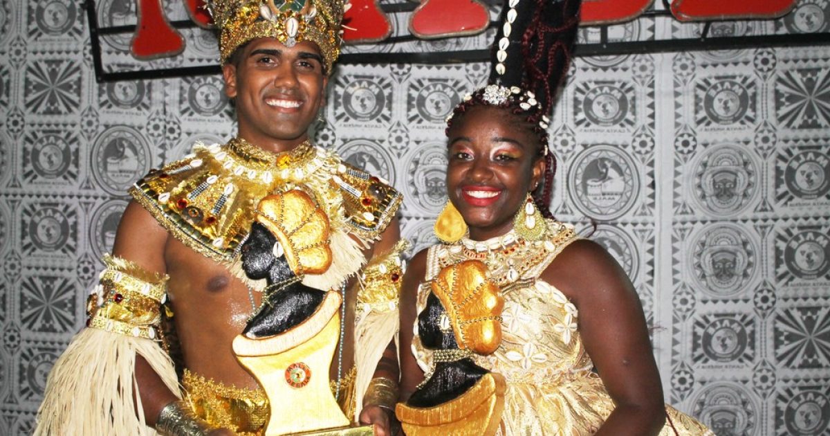 Lucas Pissay, 23 anos, foi escolhido como rei e Viviane Lopes, 27 anos, como rainha do bloco afro Malê Debalê (Foto: Divulgação)