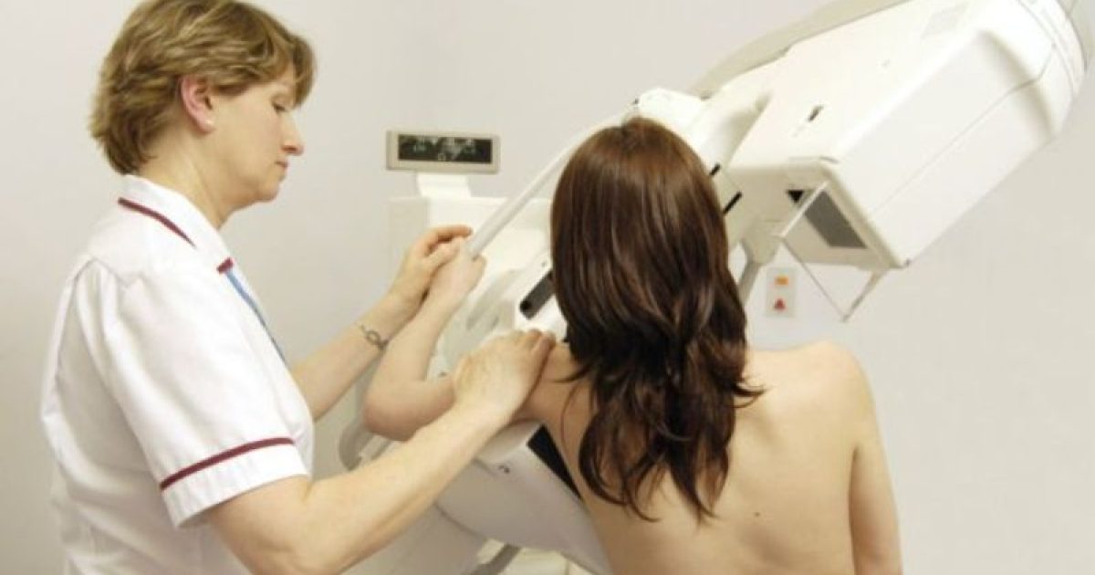 Mamografia ainda é o mais importante exame na detecção precoce do câncer de mama. Foto: Reprodução/BBC Brasil