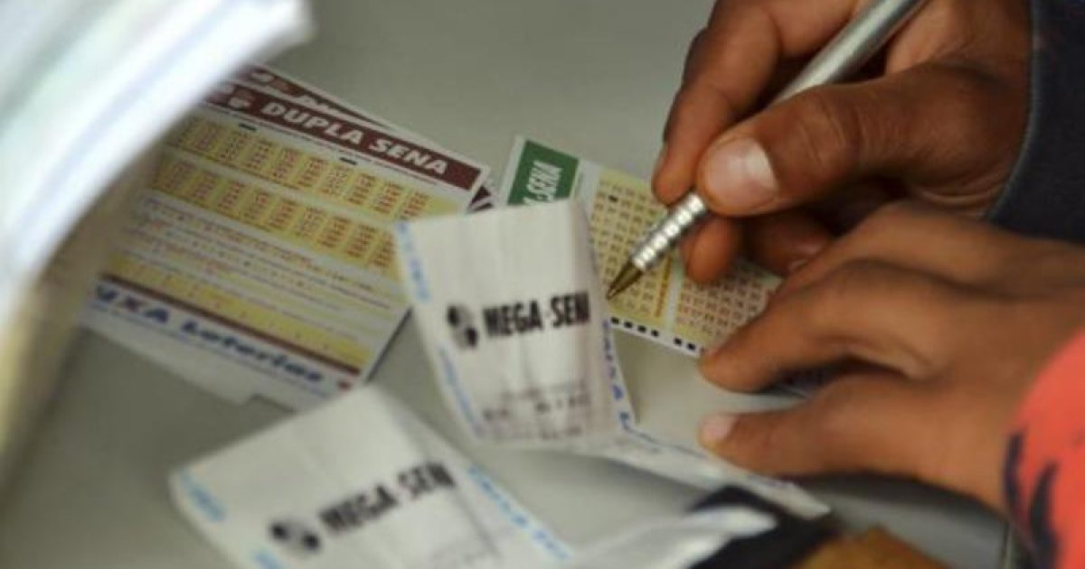 Apostas na Mega da Virada podem ser feitas até às 14h (horário de Brasília) de sábado em qualquer agência lotérica do país (Foto: Wilson Dias/Agência Brasil)