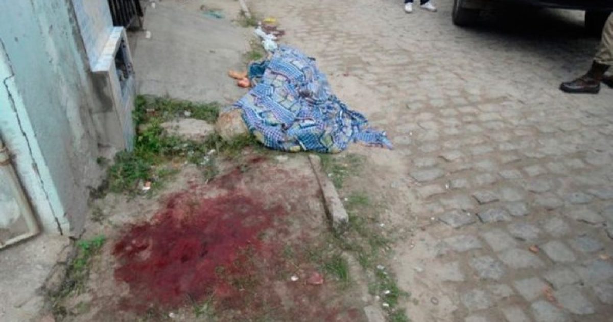 Doméstica é morta a facadas por rival na frente do filho de 4 anos em Feira (Foto: Ney Silva/Acorda Cidade)