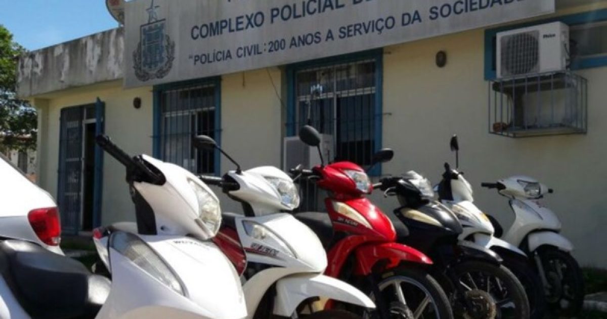 Motocicletas roubadas foram apreendidas com casal, diz polícia (Foto: Divulgação / Polícia Civil)