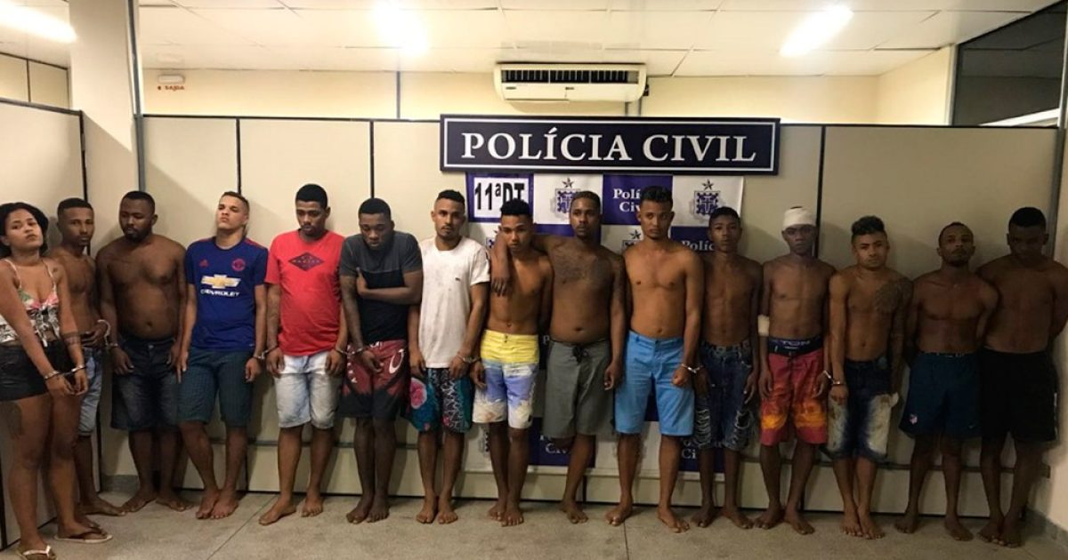 Operação no bairro de Sussuaran prendeu 15 suspeitos de tráfico (Foto: Divulgação/SSP-BA)