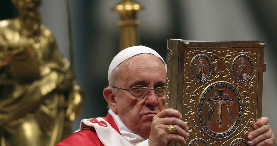 Papa Francisco na Basílica de São Pedro, no Vaticano, em 29 de junho – Foto: Alessandro Bianchi / Reuters