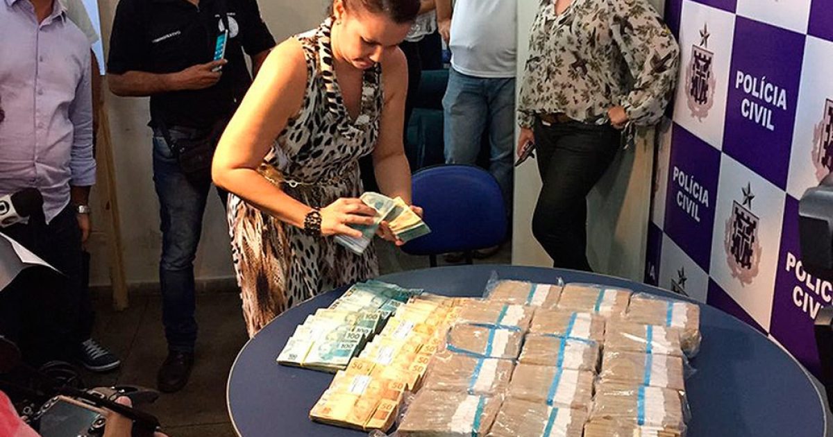 Cerca de R$ 1 milhão foi apreendido na casa da sogra do suspeito (Foto: Polícia Civil/ Divulgação)