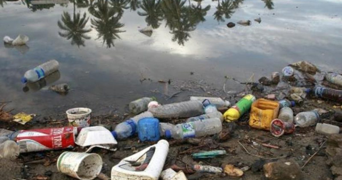 A poluição provocada pelos plásticos é uma tragédia ambiental global que contamina o solo e os mares (Foto: Martine Perret/ONU Meio Ambiente)