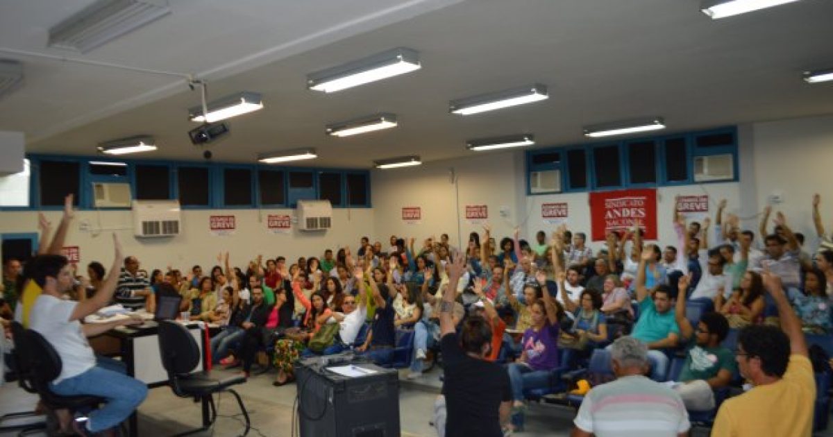 Professores da Uefs decidem permanecer em greve. Foto: Reprodução/Tribuna Feirense