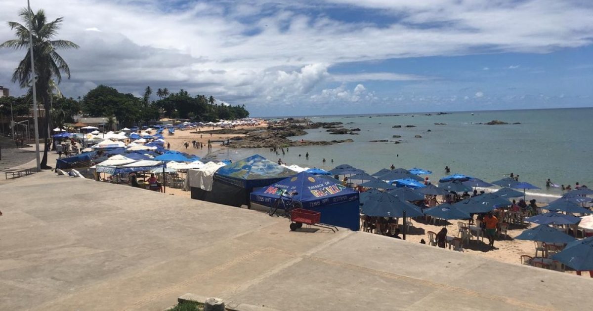 Crime ocorreu na praia de Itapuã, em Salvador — Foto: Maiana Belo/G1